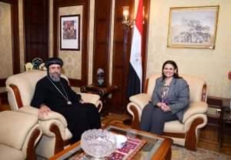 وزيرة الهجرة 
