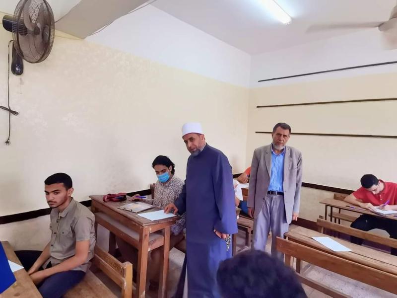 من الامتحانات 