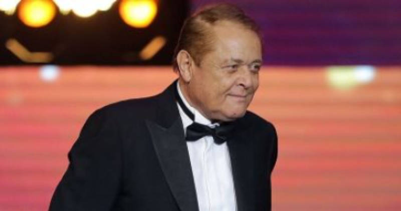 محمود عبد العزيز 