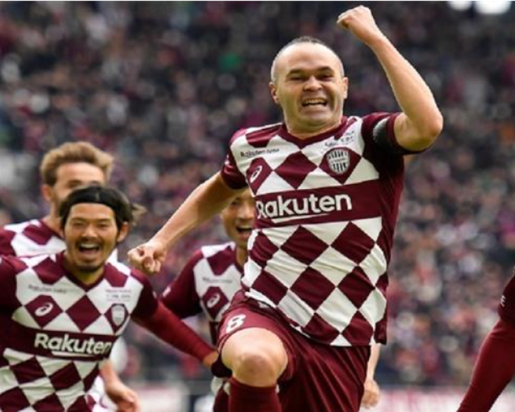 النجم إنييستا لاعب فيسيل كوبي الياباني