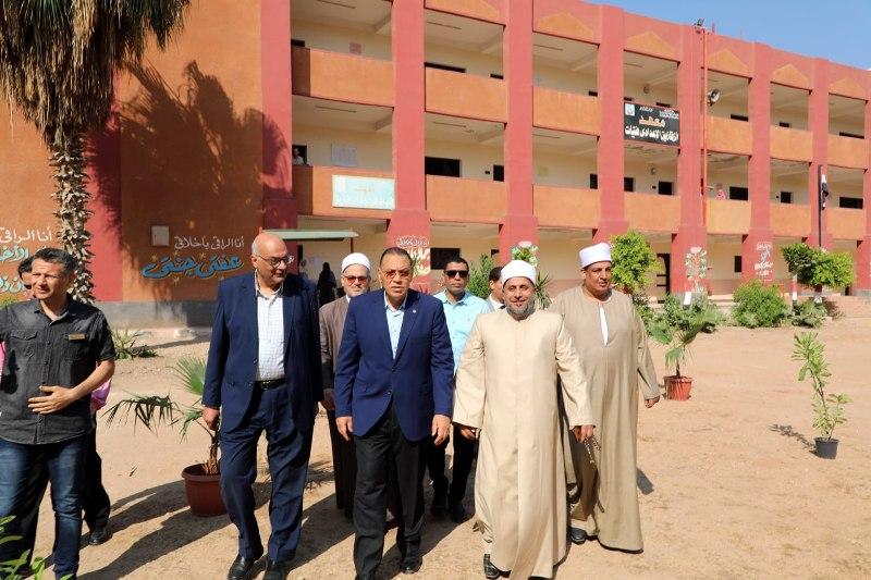 المحافظ بتابع امتحانات الازهر 