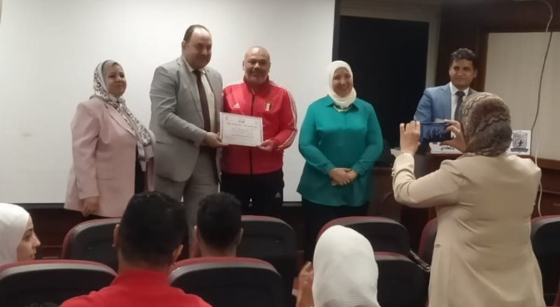 جانب من الدورة 