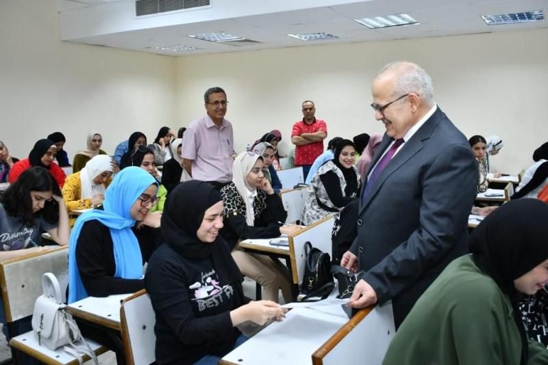 رئيس جامعة  القاهرة 