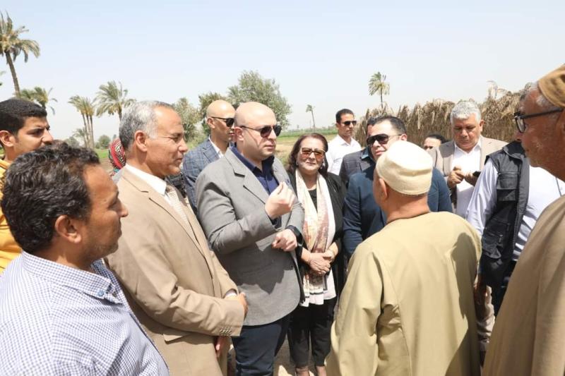 جانب من جولة المحافظ