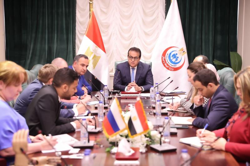 لقاء وزير الصحة 