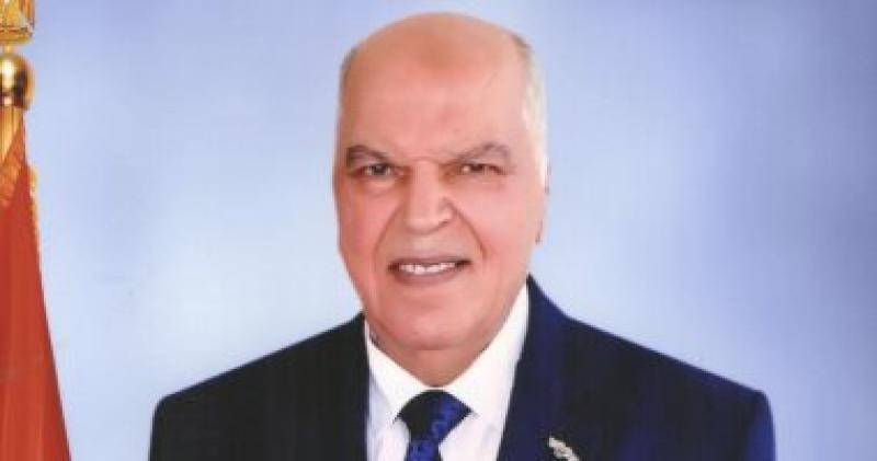 خلف الزناتي نقيب المعلمين ورئيس اتحاد المعلمين العرب