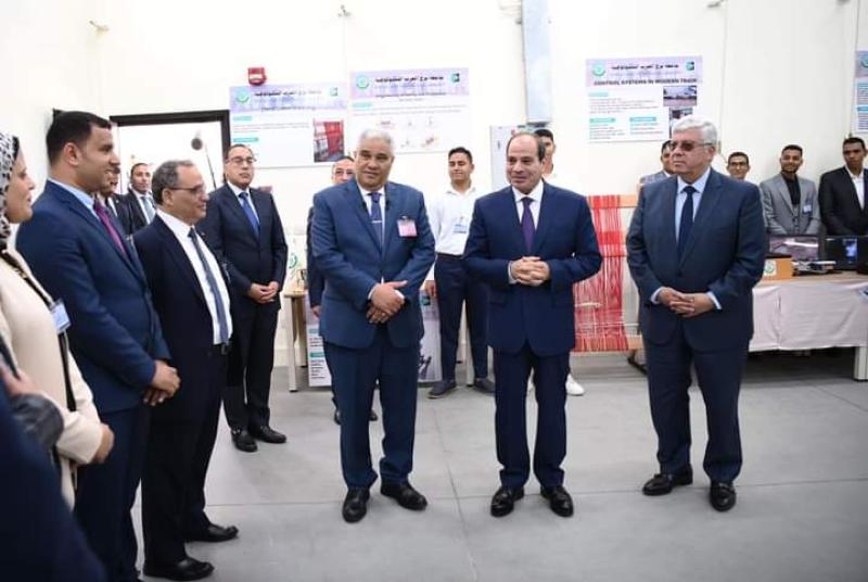 الرئيس السيسى يلتقى بطلاب جامعة برج العرب