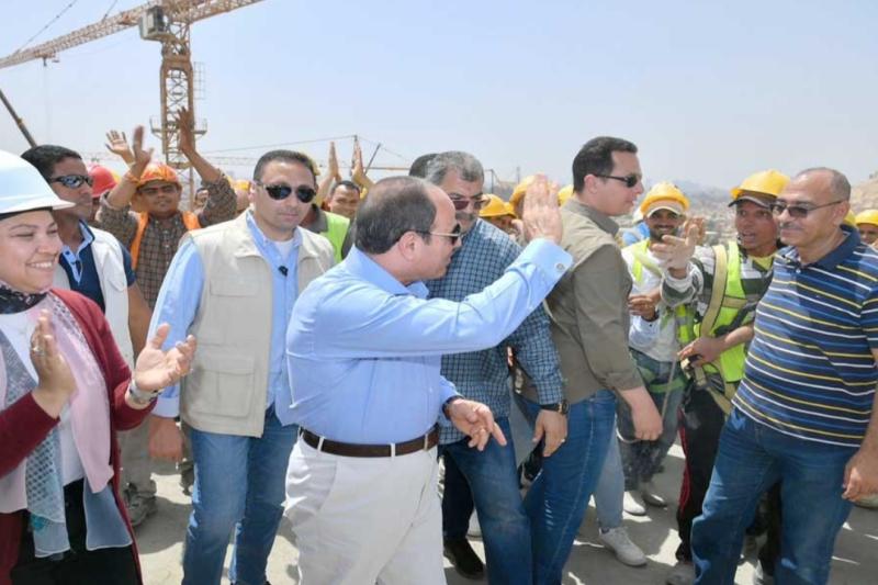 الرئيس يتفقد الطرق والمحاور 