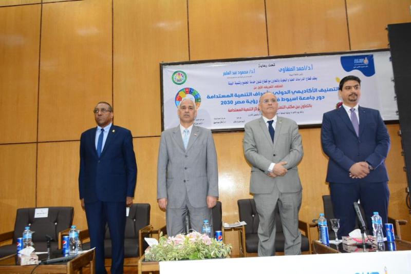 جانب من الندوه