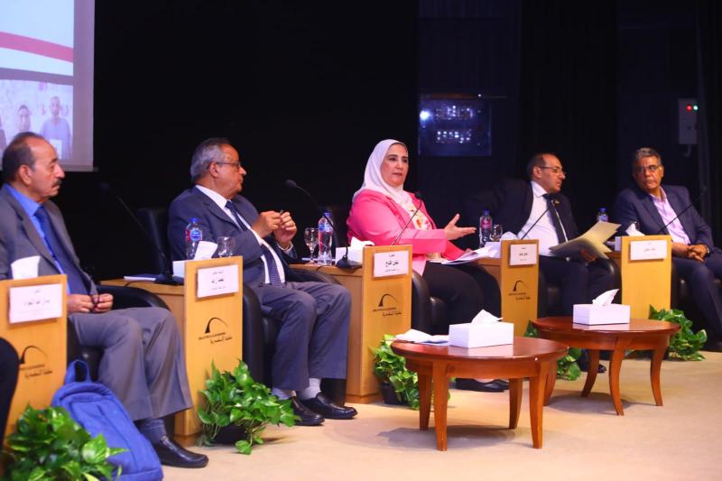 جانب من الجلسة النقاشية بحضور نيفين القباج