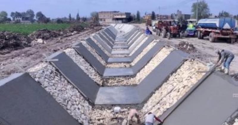 تبطين الترع 