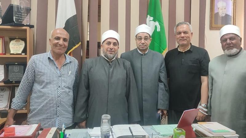 جانب من متابعة التصحيح 