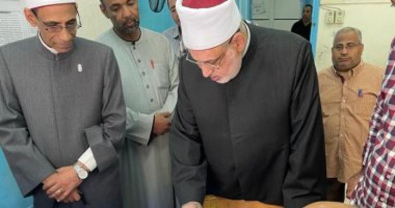 وكيل الأزهر يتفقَّد مركز تصحيح مجمع مدينة نصر