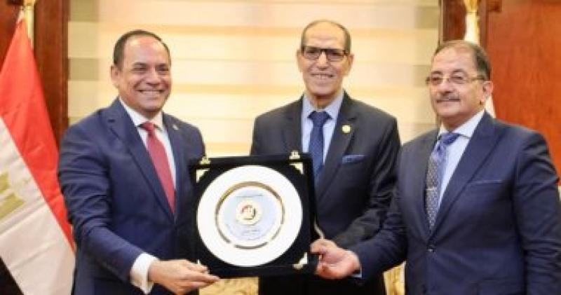 لقاء أعضاء الوطنية للانتخابات برئيس النيابة الإدارية