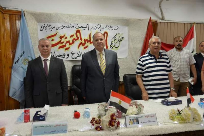اثناء تكريم