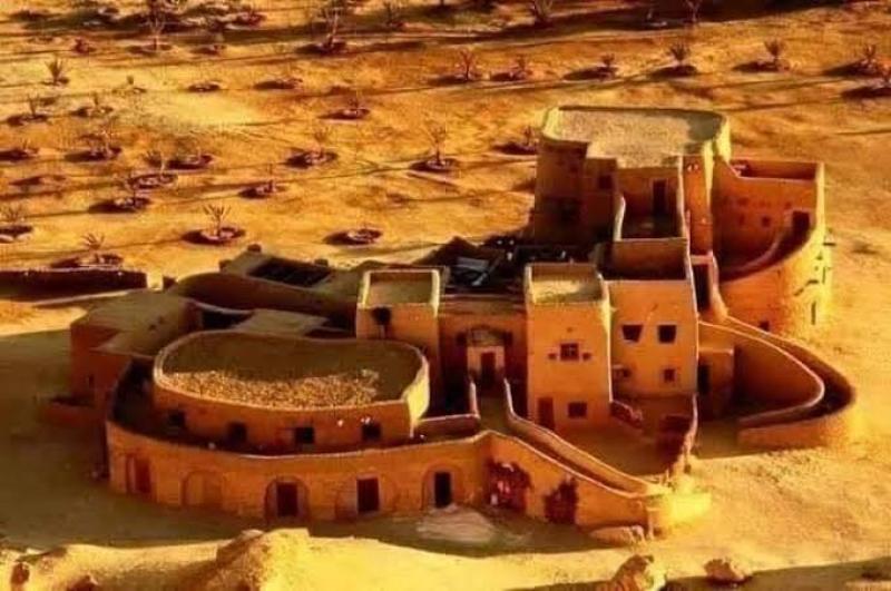 أول ثلاث منشآت فندقية بيئية