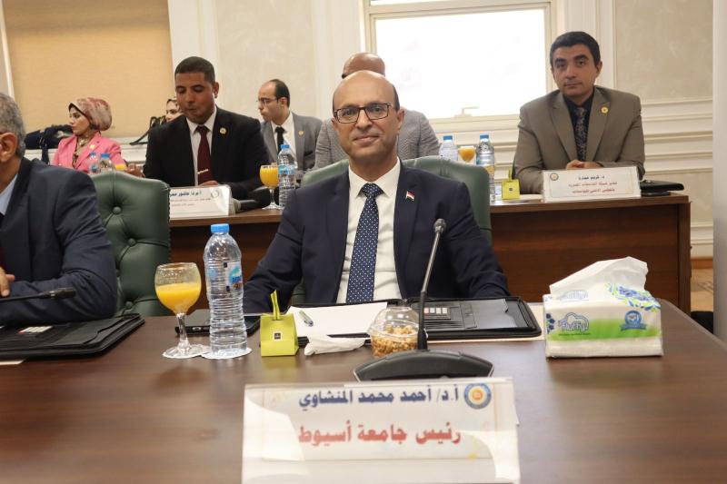 رئيس جامعة أسيوط 