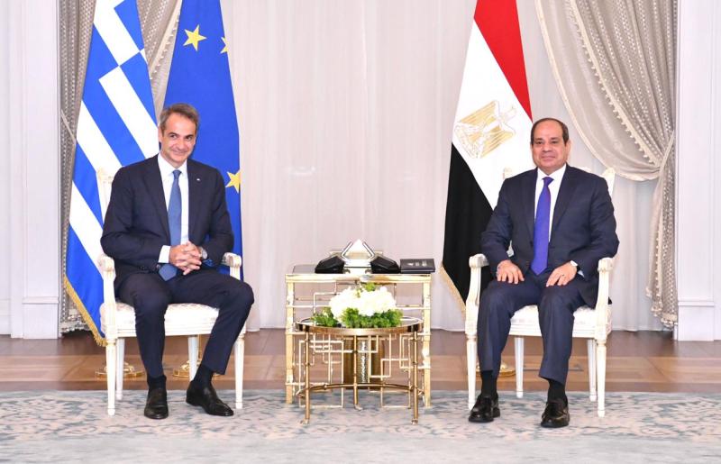 الرئيس السيسي يستقبل رئيس وزراء جمهورية اليونان بالعلمين الجديدة