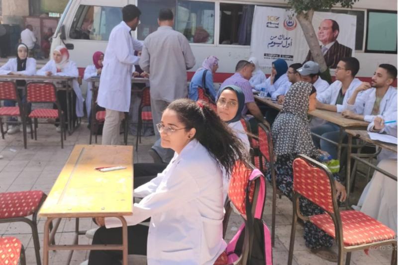جانب من القافلة الطبية