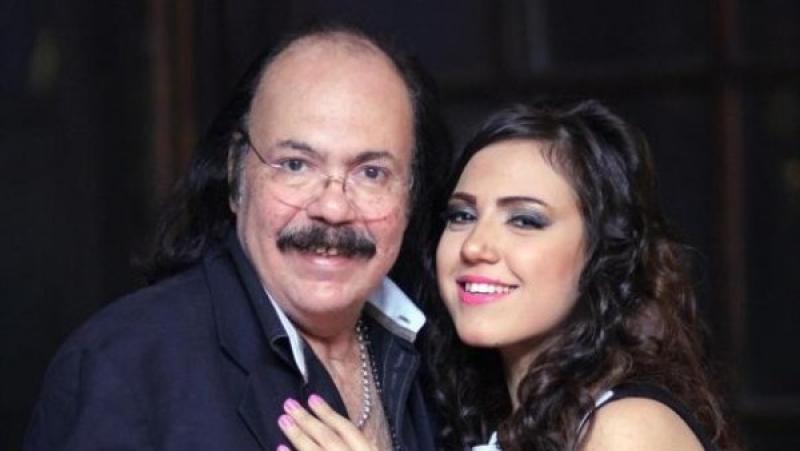 ابنه طلعت زكريا ووالدها