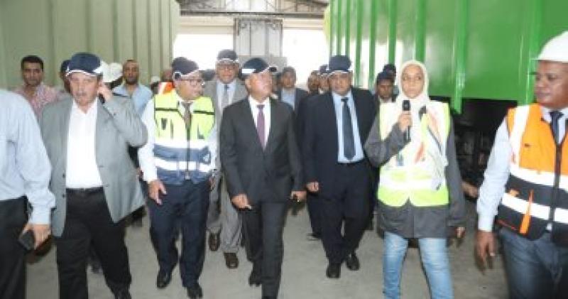 وزير النقل يتفقد خطوط إنتاج المترو وعربات البضائع والغلال بمصنع سيماف