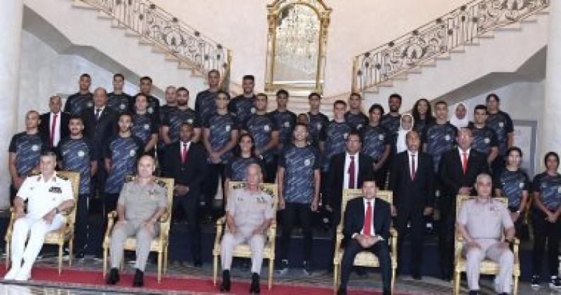 وزير الدفاع أثناء التكريم