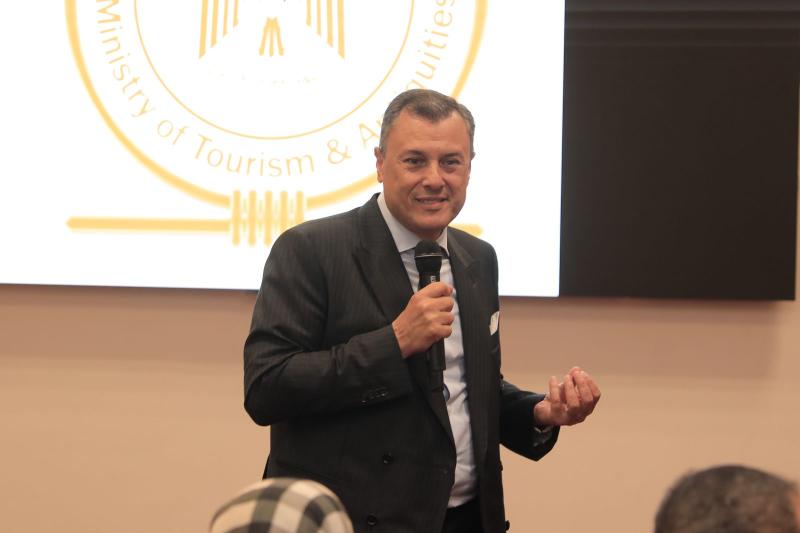 وزير السياحة 