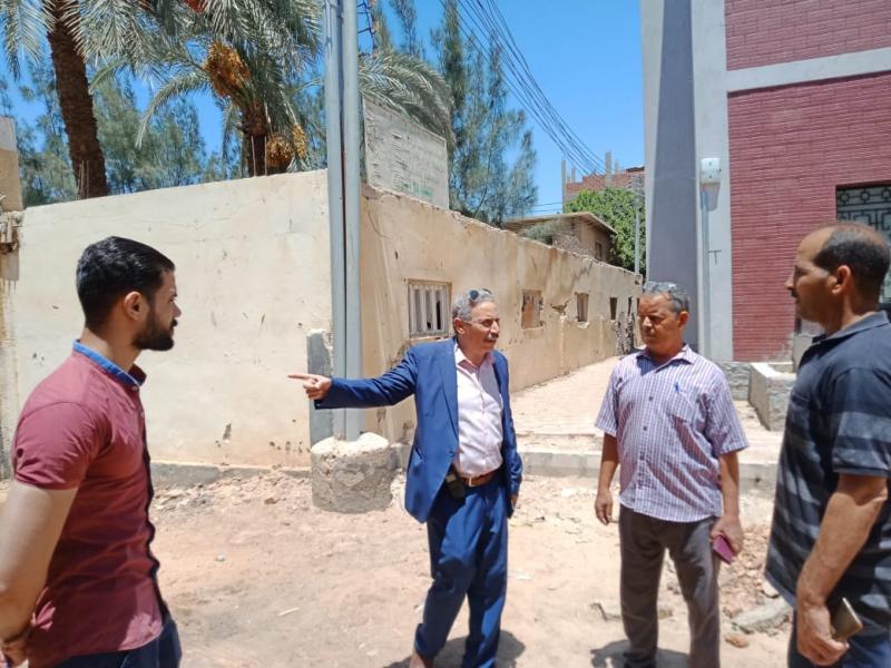 محافظ المنيا يتابع مشروعات حياة كريمة 