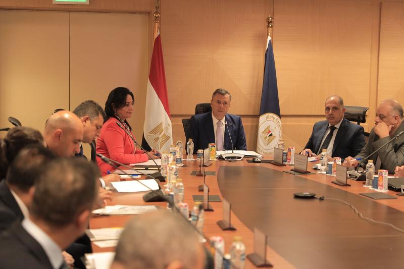 إجتماع وزير السياحة 