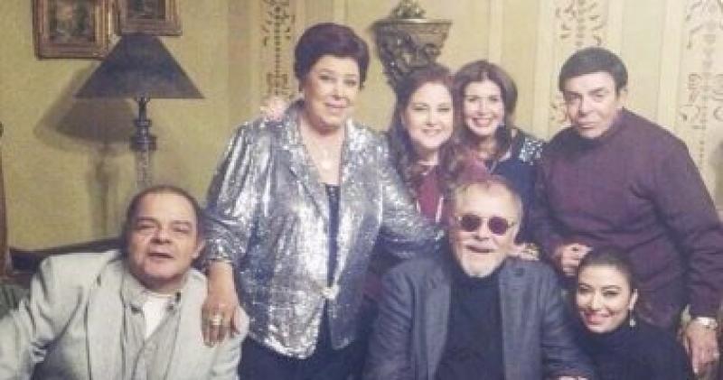 محمود عبد العزيز ورجاء الجداوي وميرفت امين ودلال عبد العزيز