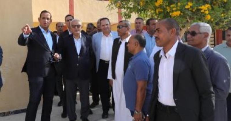 وزير التعليم يتفقد الفصول