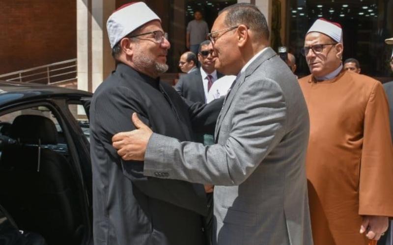 محافظ الشرقية  يستقبل عدد من الوزراء