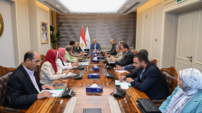 ورير الري في اجتماع مشاريع اعمار وتنمية سيناء