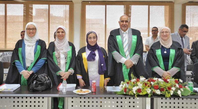 الباحثة مرمر سعيد عبد الحى غنيم أثناء المناقشة للرسالة