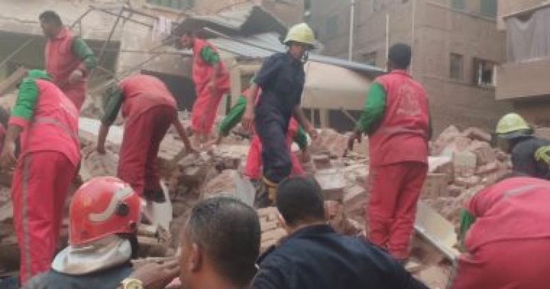 انهيار عقار بحدائق القبة