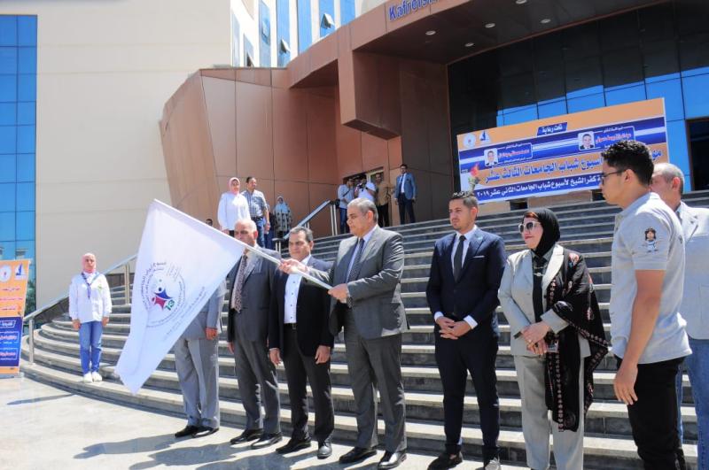 رئيس جامعة كفر الشيخ يستقبل شعلة أسبوع شباب الجامعات الثالث عشر