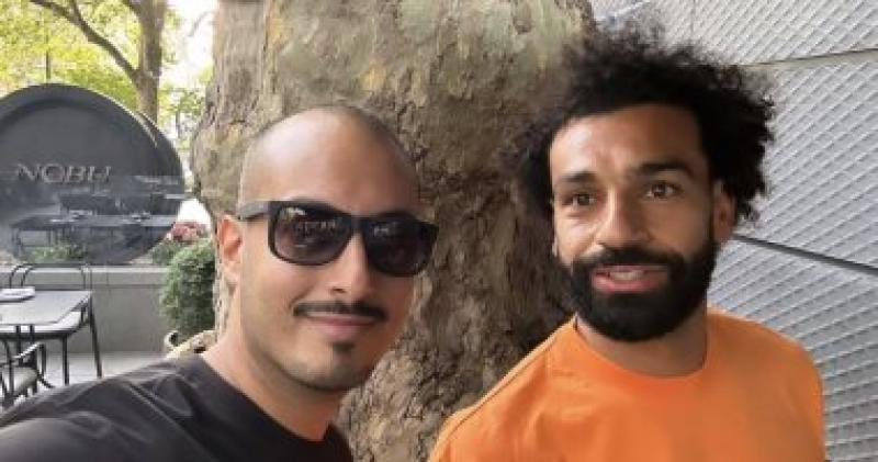 محمد صلاح مع الأمير محمد بن سلطان آل سعود