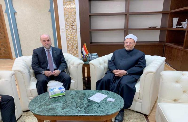 مفتي الجمهورية يلتقي مستشار الرئيس الفلسطيني لبحث تعزيز التعاون الديني والإفتائي