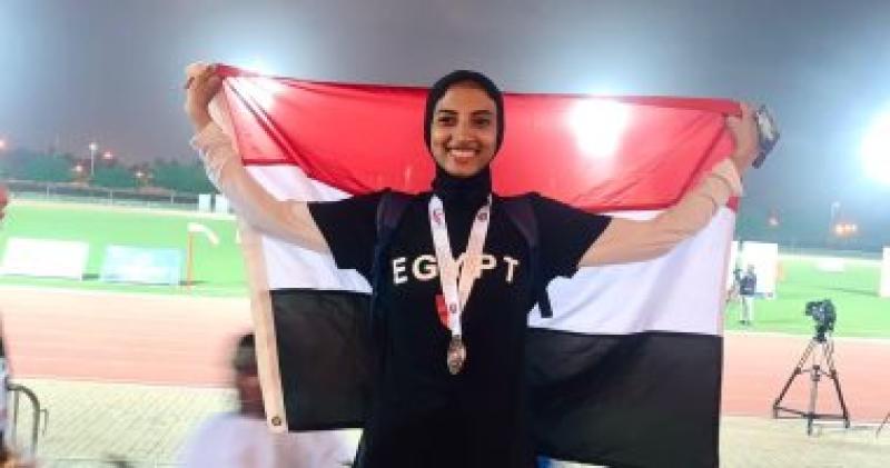 منى على