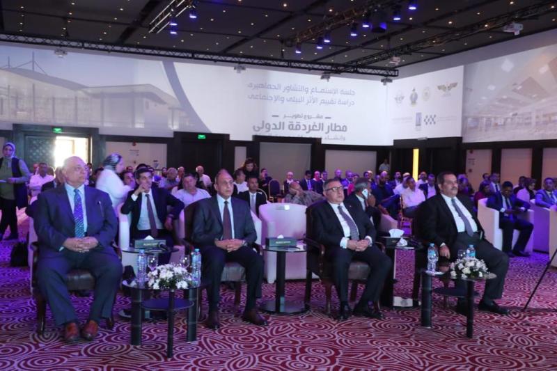وزير الطيران المدني خلال جلسة الاستماع والتشاور البيئى بالغردقة