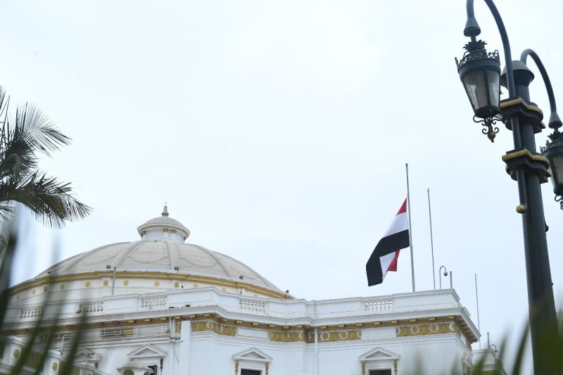 مجلس النواب ينكس اعلامة