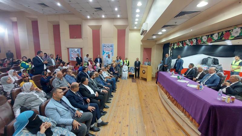 محافظ القاهرة وتدشين مبادرة مدرستى سعادتى