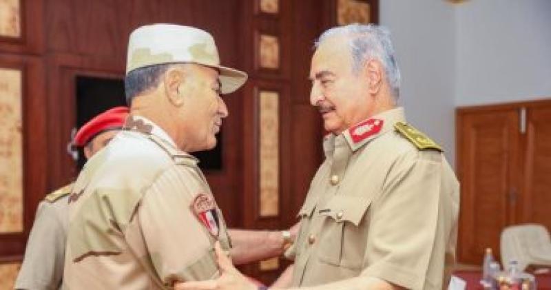 رئيس أركان القوات المسلحة المصرية يصل ليبيا لتنسيق المساعدات