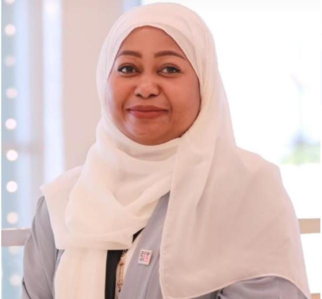  الاعلامية العمانية بسمة مطر كامونا