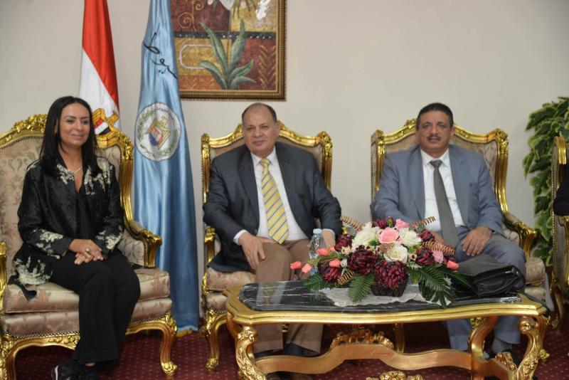 محافظ أسيوط 