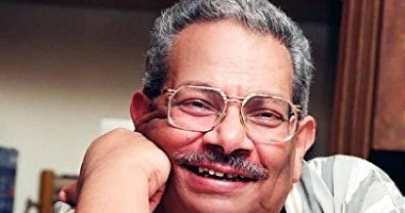 اسامة انور عكاشة 