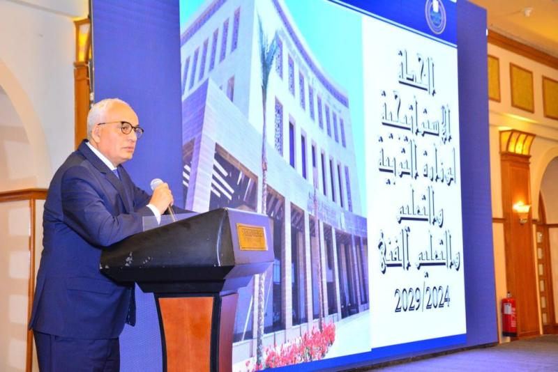 الدكتور رضا حجازى وزير التربية والتعليم والتعليم الفنى