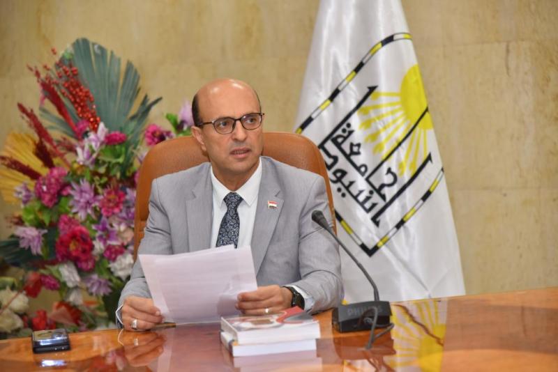 رئيس جامعة أسيوط 