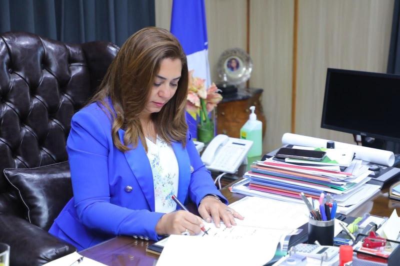 منال عوض 