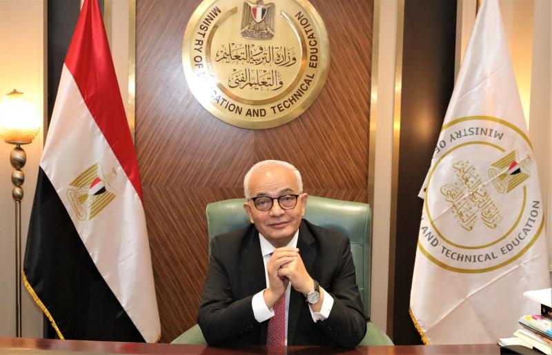 الدكتور رضا حجازى وزير التربيه والتعليم 